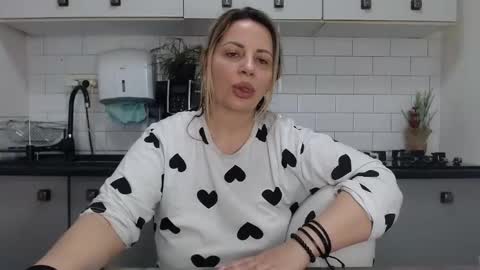 Snapshot of mojjo_erika chatting on February 9, 8:21 am erika online show from February 9, 8:21 am