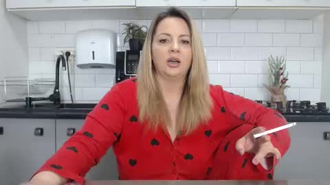 Snapshot of mojjo_erika chatting on February 16, 8:54 am erika online show from February 16, 8:54 am