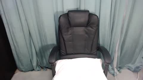 Snapshot of mojjo_erika chatting on February 22, 9:56 am erika online show from February 22, 9:56 am