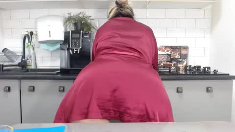 Snapshot of mojjo_erika chatting on March 2, 3:37 pm erika online show from March 2, 3:37 pm