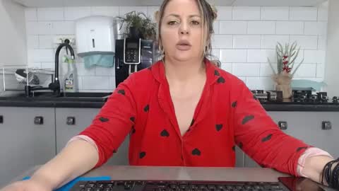 Snapshot of mojjo_erika chatting on February 21, 8:51 am erika online show from February 21, 8:51 am