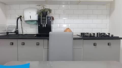 Snapshot of mojjo_erika chatting on February 2, 2:34 pm erika online show from February 2, 2:34 pm