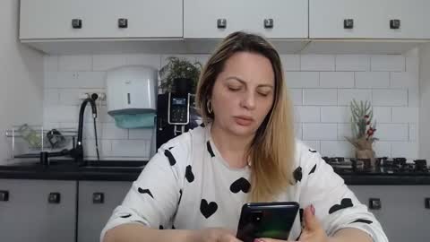 Snapshot of mojjo_erika chatting on February 17, 1:11 pm erika online show from February 17, 1:11 pm