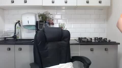 Snapshot of mojjo_erika chatting on February 28, 1:14 pm erika online show from February 28, 1:14 pm