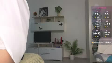 Snapshot of molliblum chatting on September 11, 2:29 pm molliblum online show from September 11, 2:29 pm