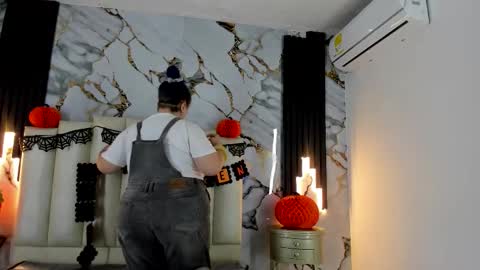 Hey Guys  Im Mollie online show from October 29, 12:29 pm