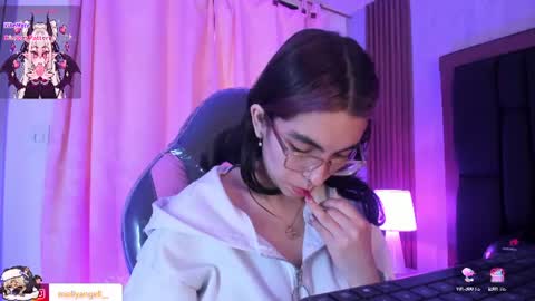 Molly online show from July 30, 5:02 pm