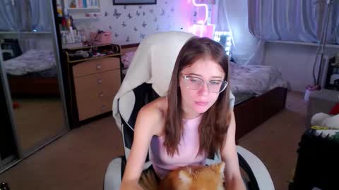 Molly Prvt is open online show from October 8, 6:19 am