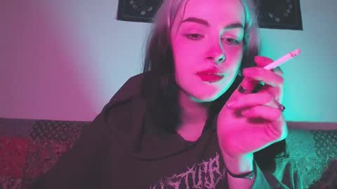 Molly Crow online show from February 9, 10:00 pm