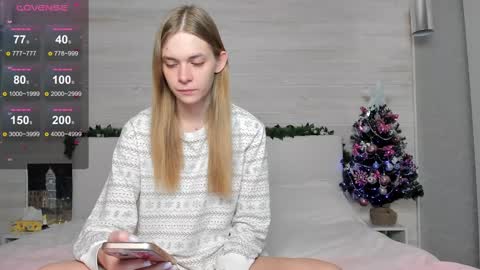 Snapshot of molly_hunt chatting on December 30, 3:47 am Molly Hunt online show from December 30, 3:47 am