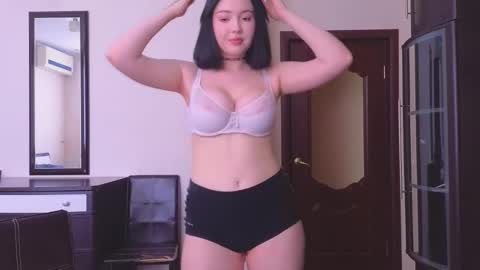 molly_millerr online show from February 28, 7:37 am