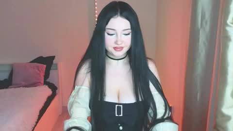 molly_millerr online show from December 2, 11:40 am