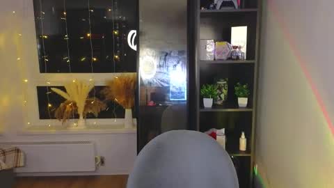 molly_millerr online show from December 16, 1:39 pm