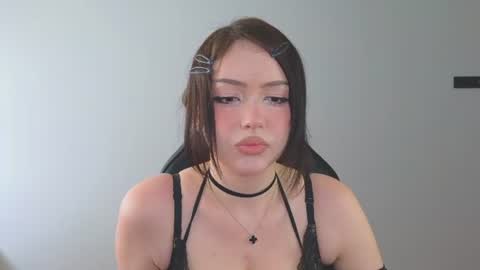 molly_millerr online show from June 14, 12:07 pm