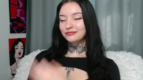 Snapshot of molly_montanaaa chatting on February 8, 9:13 am Lina online show from February 8, 9:13 am