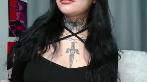 Snapshot of molly_montanaaa chatting on December 25, 9:13 am Lina online show from December 25, 9:13 am