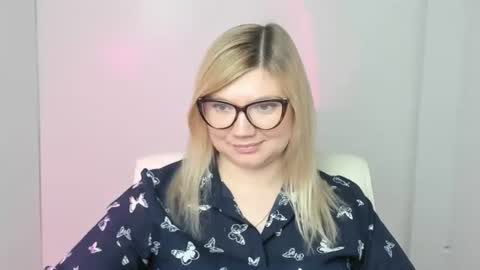 Molly online show from November 4, 1:23 pm