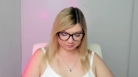 Molly online show from September 12, 11:34 am