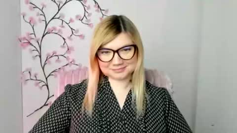 Molly online show from December 15, 12:45 pm