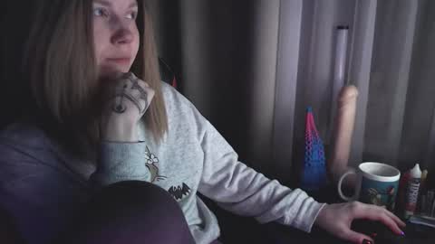 I have new photos come and see with love Molly online show from February 21, 9:00 pm