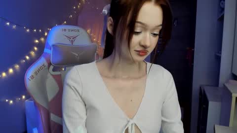 Snapshot of molly_stuart_ chatting on October 6, 9:43 pm Molly I will be glad if you help me get 100 thumbs up online show from October 6, 9:43 pm