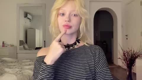 Snapshot of mollycodle chatting on September 15, 7:59 pm Goddess Katherine online show from September 15, 7:59 pm