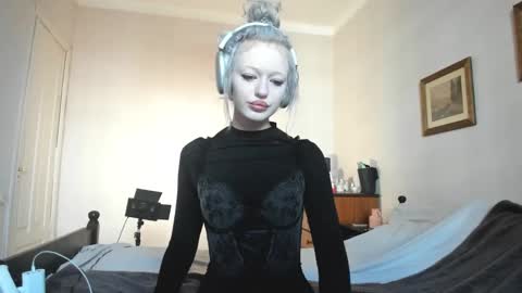 Snapshot of mollycodle chatting on February 11, 7:33 am Goddess Katherine online show from February 11, 7:33 am