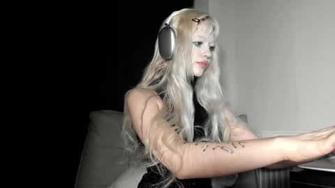 Snapshot of mollycodle chatting on January 27, 4:54 pm Goddess Katherine online show from January 27, 4:54 pm