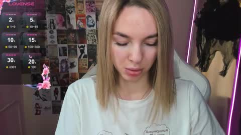 Molly online show from October 31, 2:01 am