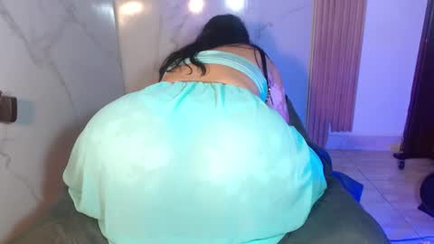  MOLLY  GUNSG online show from May 6, 8:37 pm