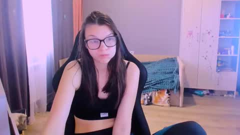  KIRA  online show from March 19, 3:12 am