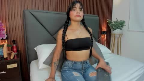 mollylove_ online show from March 2, 7:20 pm