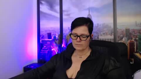 Snapshot of mollysun chatting on December 14, 5:25 pm MollySun Nina Randmann online show from December 14, 5:25 pm