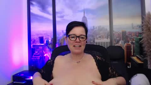 Snapshot of mollysun chatting on March 9, 6:43 pm MollySun Nina Randmann online show from March 9, 6:43 pm