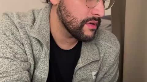 molten_escargot online show from November 23, 3:59 am