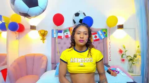 molyrestrepo online show from June 23, 8:04 pm