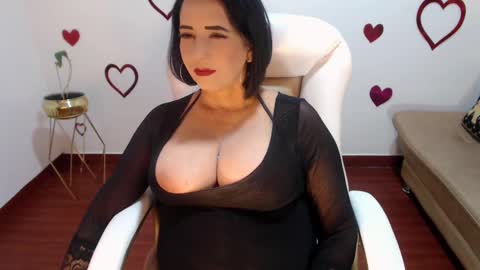 Snapshot of mom_xxx chatting on February 20, 1:25 am Sara online show from February 20, 1:25 am