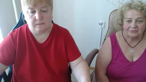 Snapshot of mommy99x chatting on September 16, 9:12 am Mommy99X online show from September 16, 9:12 am