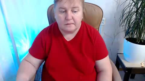 Snapshot of mommy99x chatting on January 6, 9:19 am Mommy99X online show from January 6, 9:19 am