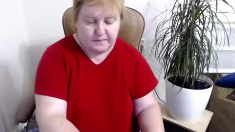 Snapshot of mommy99x chatting on December 5, 10:17 pm Mommy99X online show from December 5, 10:17 pm