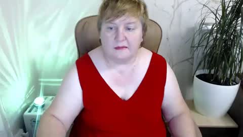 Snapshot of mommy99x chatting on December 8, 8:15 pm Mommy99X online show from December 8, 8:15 pm