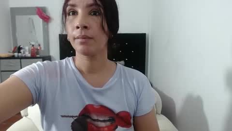 Snapshot of mommy_sexy2 chatting on December 30, 8:10 am zarai online show from December 30, 8:10 am