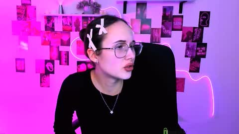 Mona  online show from March 4, 8:50 pm