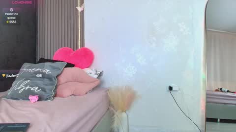 Snapshot of monicaflower chatting on February 9, 1:14 pm Kiim online show from February 9, 1:14 pm