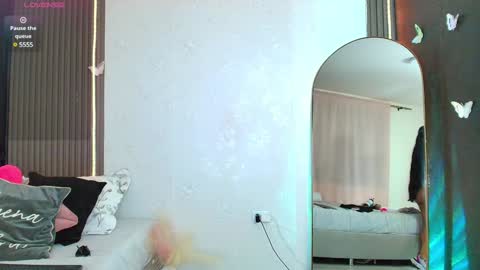 Snapshot of monicaflower chatting on February 7, 9:37 am Kiim online show from February 7, 9:37 am