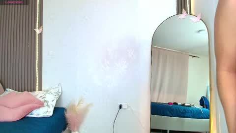 Snapshot of monicaflower chatting on February 27, 10:44 am Kiim online show from February 27, 10:44 am