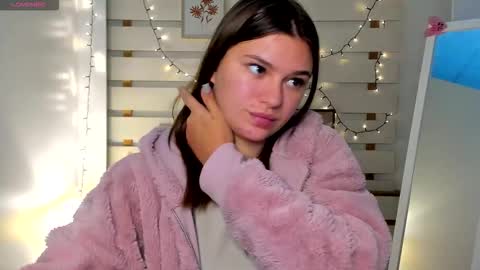 Monika online show from October 4, 3:32 pm