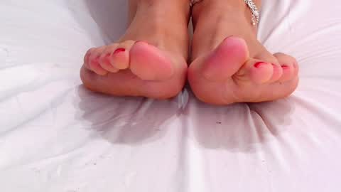 Snapshot of moniquebliss chatting on February 6, 10:58 am moniquebliss online show from February 6, 10:58 am