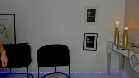 Snapshot of moniqueeass chatting on February 17, 9:54 pm Alessia online show from February 17, 9:54 pm