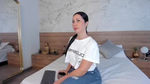 Monique  online show from December 30, 4:40 pm